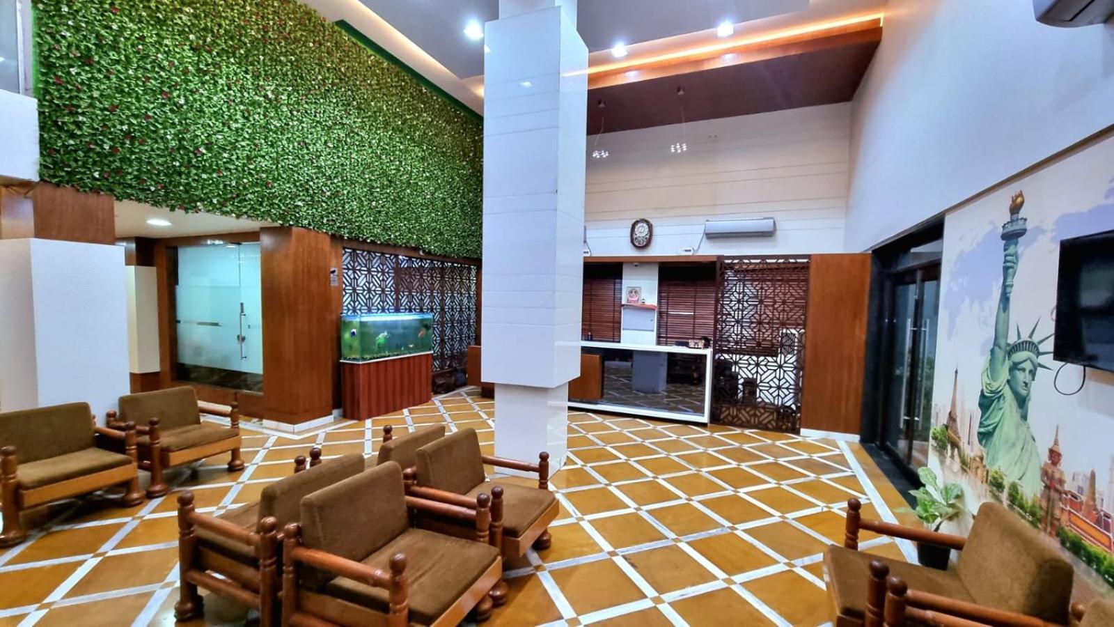 Hotel Raviraj, Chhatrapati Sambhaji Nagar 奥兰加巴德 外观 照片