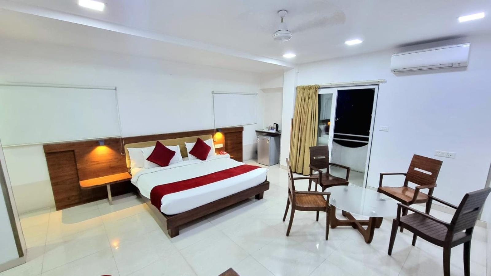 Hotel Raviraj, Chhatrapati Sambhaji Nagar 奥兰加巴德 外观 照片
