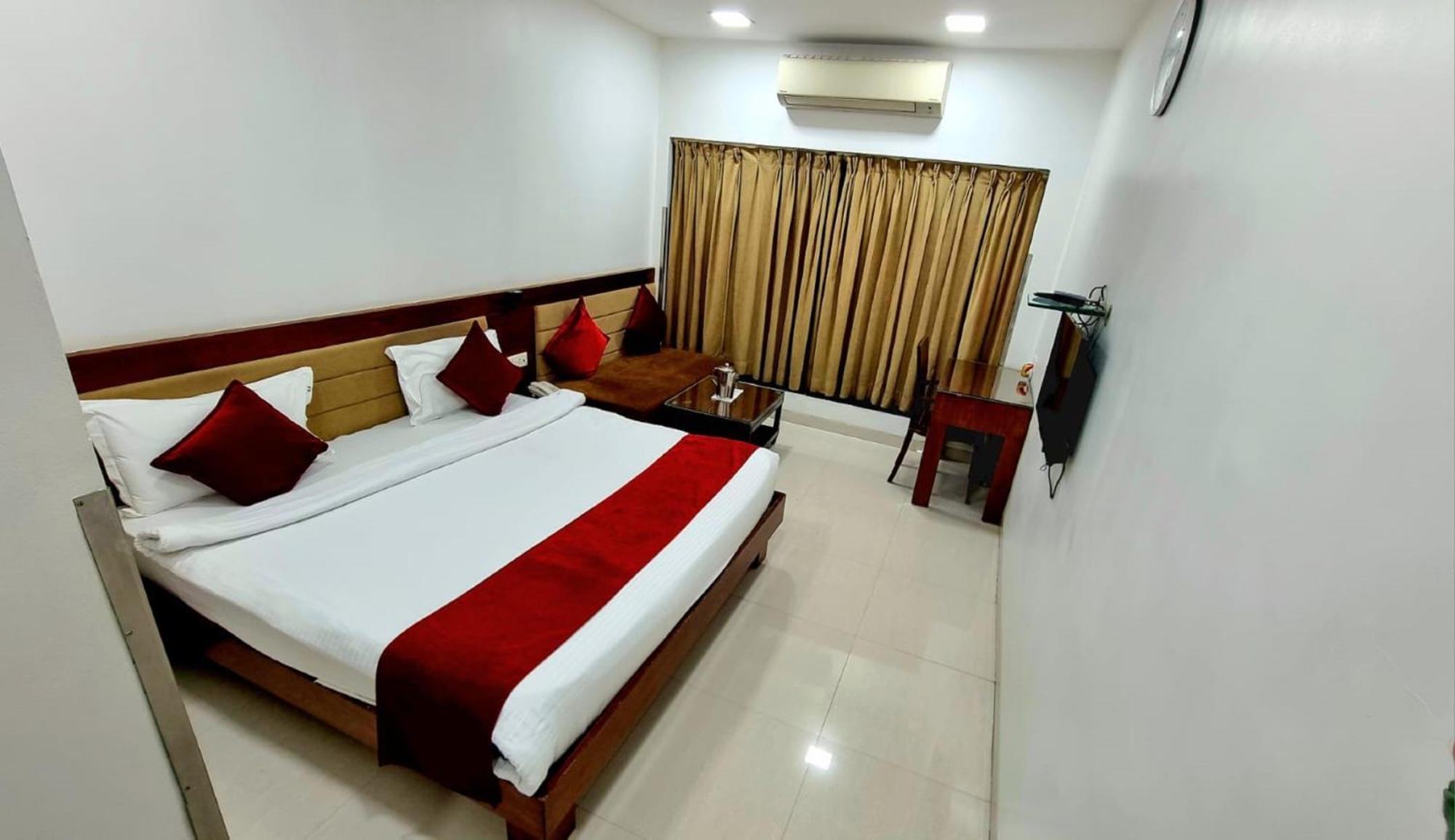 Hotel Raviraj, Chhatrapati Sambhaji Nagar 奥兰加巴德 外观 照片